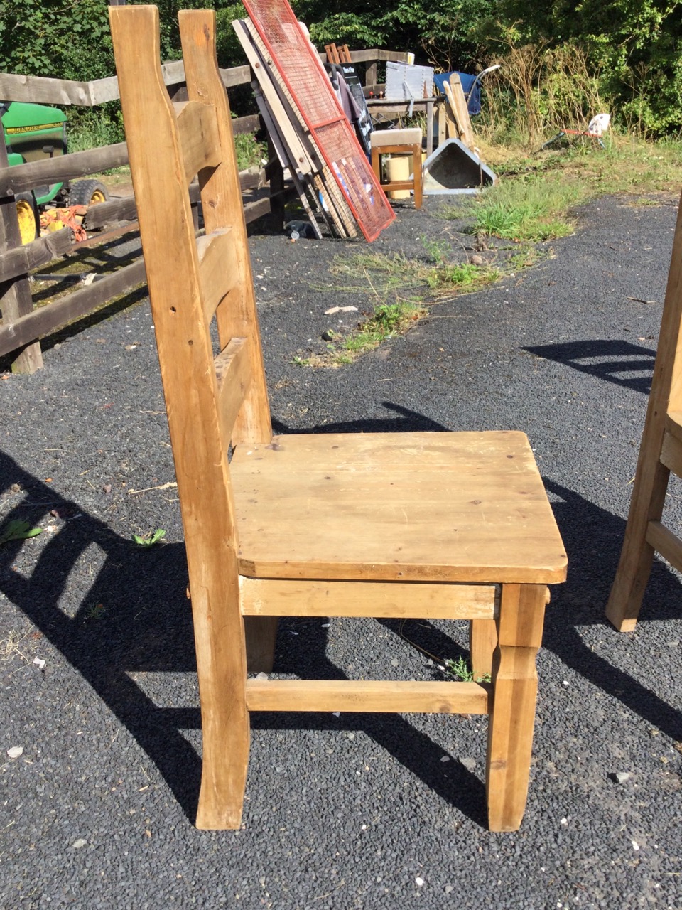 A pair of pine ladderback chairs with long plank seats on square shaped column legs joined by - Bild 3 aus 3