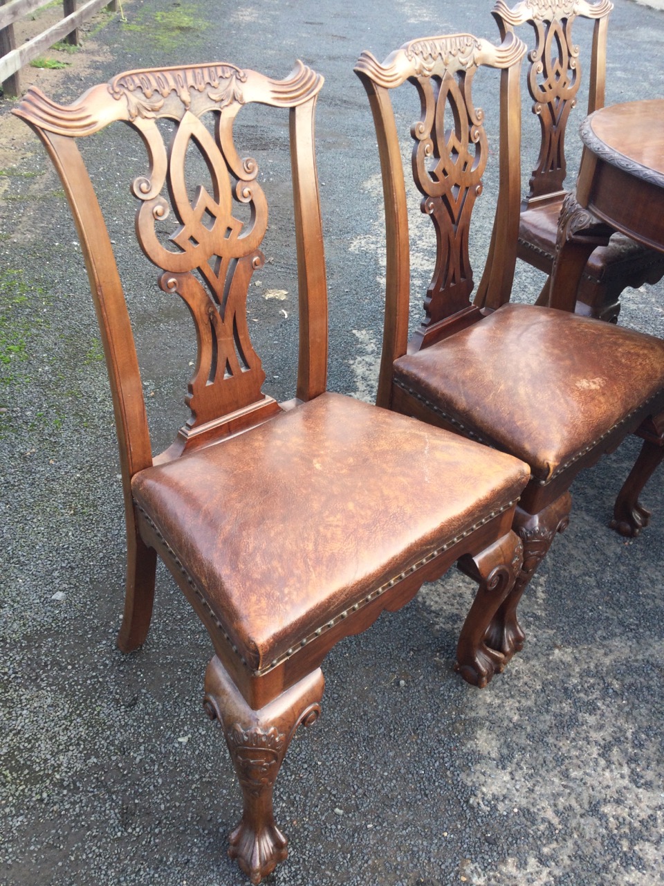 A late Victorian mahogany dining table & chair set, the extending table having rounded ends carved - Image 3 of 3