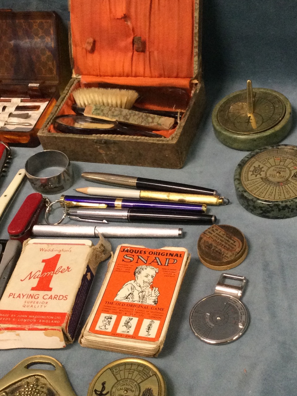 Miscellaneous collectors items including cards, knives, pens, a boxed dolls brush & comb set, - Image 3 of 3