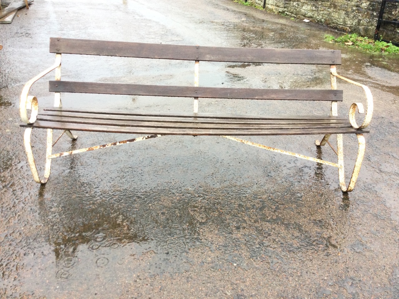 An Edwardian 6ft wrought iron garden bench with slatted back and seat, the ends with scrolled arms - Image 2 of 3