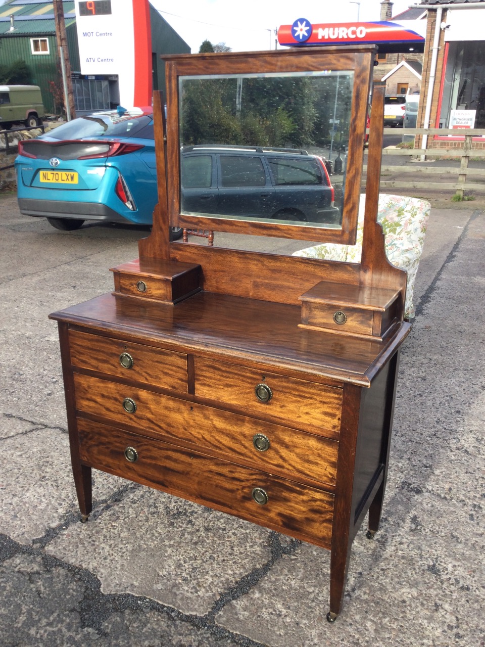 A mahogany dressing table with bevelled mirror in rectangular frame above two small drawers, the - Image 2 of 3