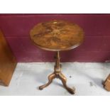 Good quality Victorian walnut wine table with circular top and inlaid decoration on fluted column an