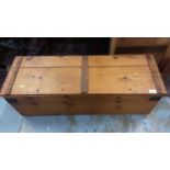 Pine trunk together with a butlers tray (2)