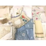 Selection of vintage linen including table cloths, tray cloths, napkins, mats/doyleys etc