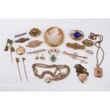 Group of Victorian and Edwardian brooches
