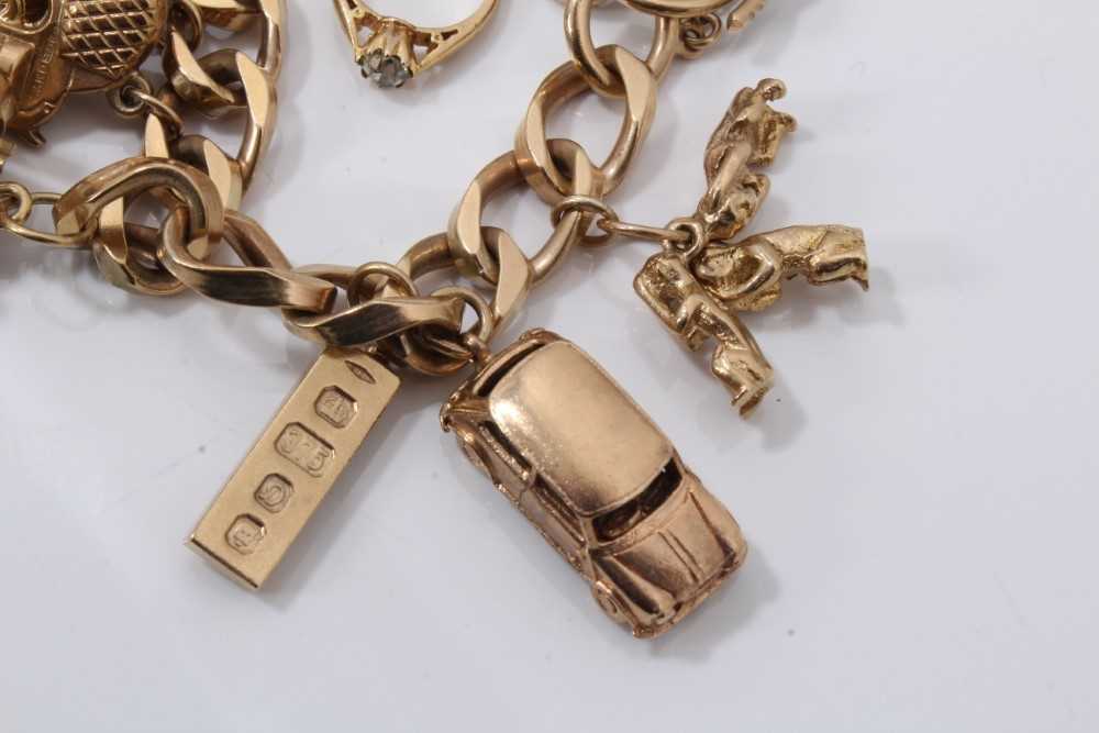 9ct gold charm bracelet - Image 5 of 5