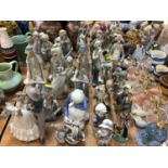 Lot Lladro and other porcelain figures particularly clowns (33)