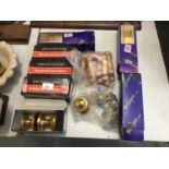 Lot brass door furniture and fittings