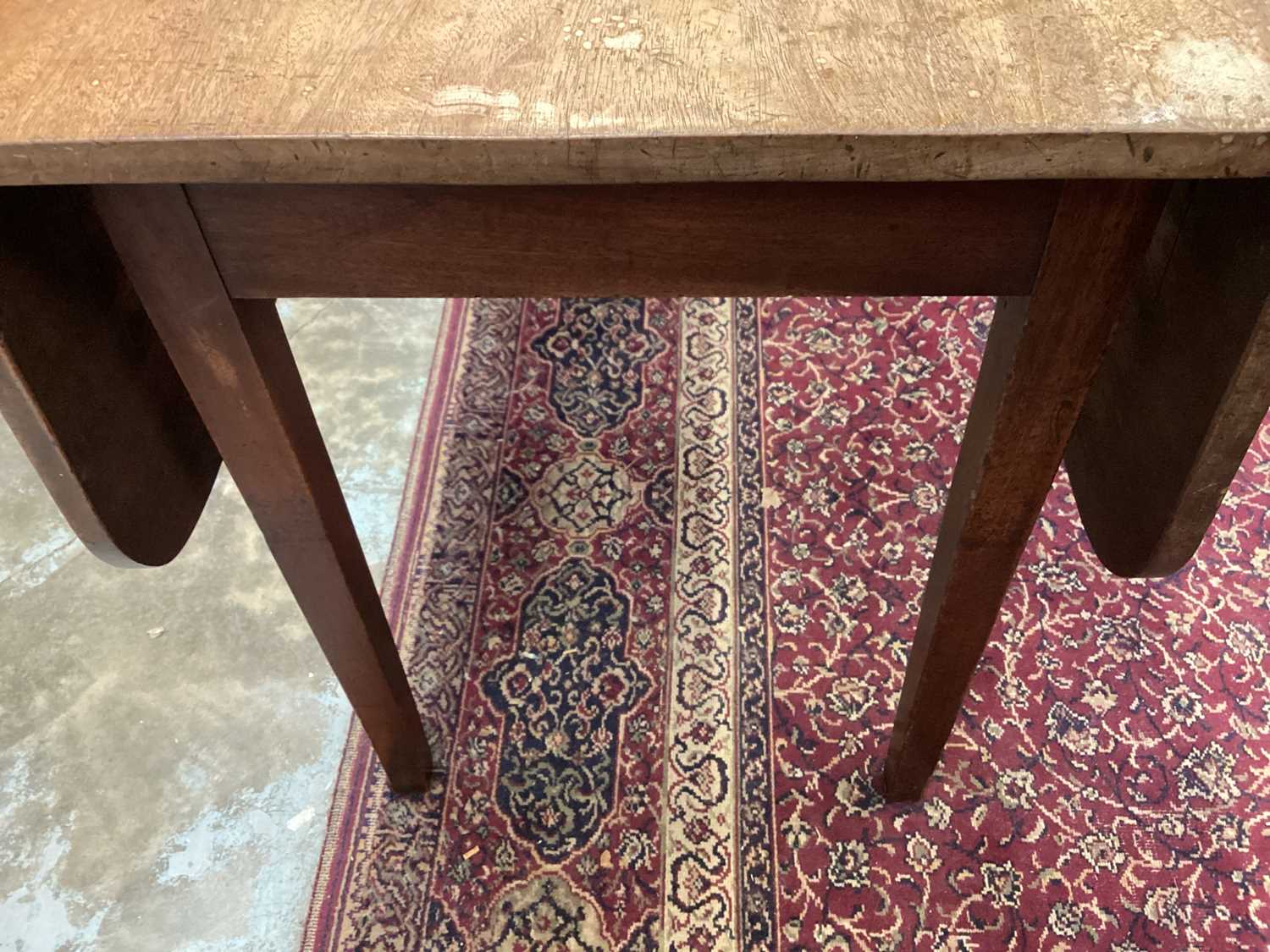 19th century mahogany dropleaf dining table on taper legs - Image 3 of 8
