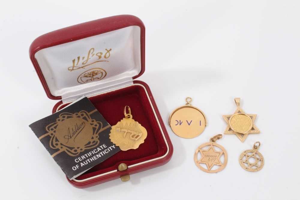 Group of five gold Jewish pendants to include 14ct gold, 9ct gold and yellow metal Star of David pen