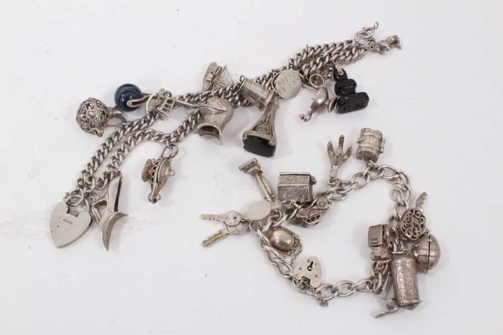 Collection of vintage and costume jewellery to include silver charm bracelets - Image 2 of 7