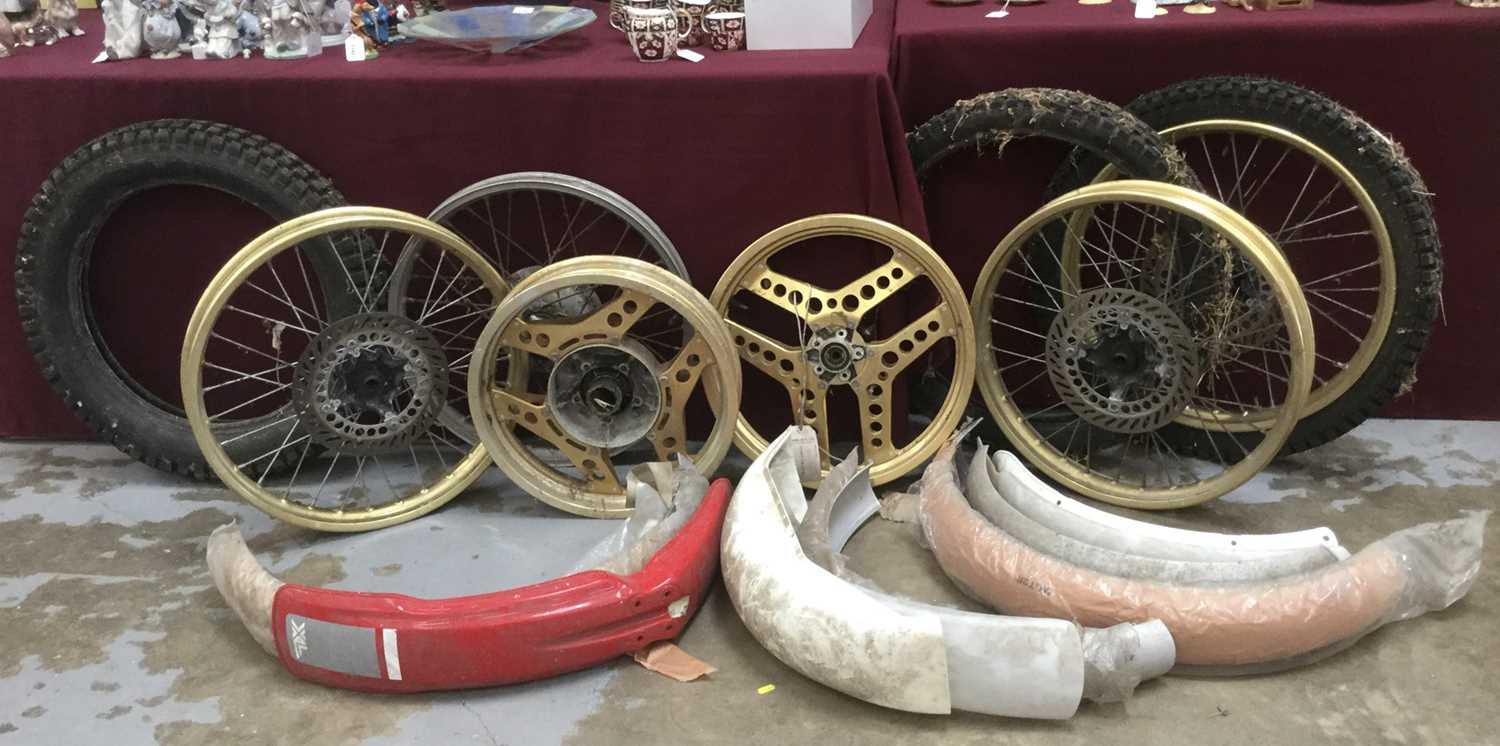 Lot of mixed motorcycle rims, tyres and mudguards