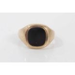 9ct gold signet ring with black onyx panel