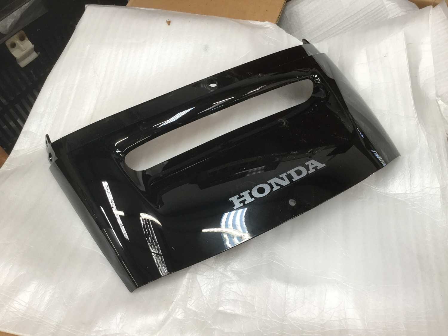 Large lot of used and new Honda Pan European parts including screens, tank cover, fairings and panni - Image 6 of 12
