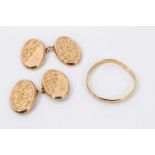 18ct gold wedding ring and pair 15ct gold cufflinks
