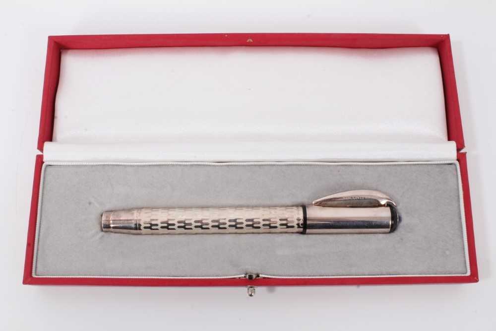 Garrard silver (925) fountain pen with geometric decoration