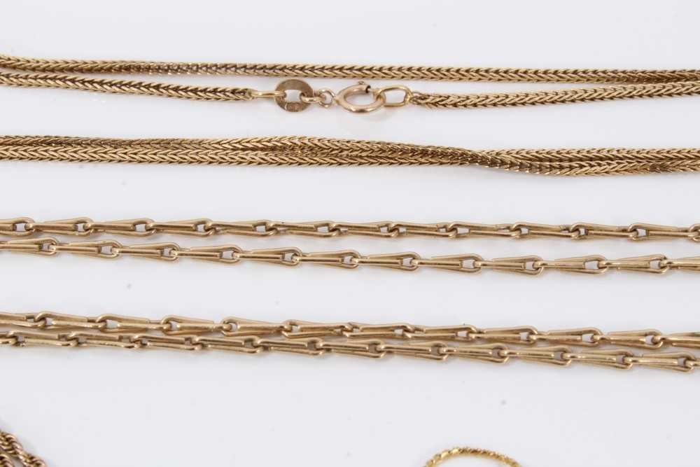 Group of 9ct gold and yellow metal jewellery and 18ct gold chain - Image 5 of 6