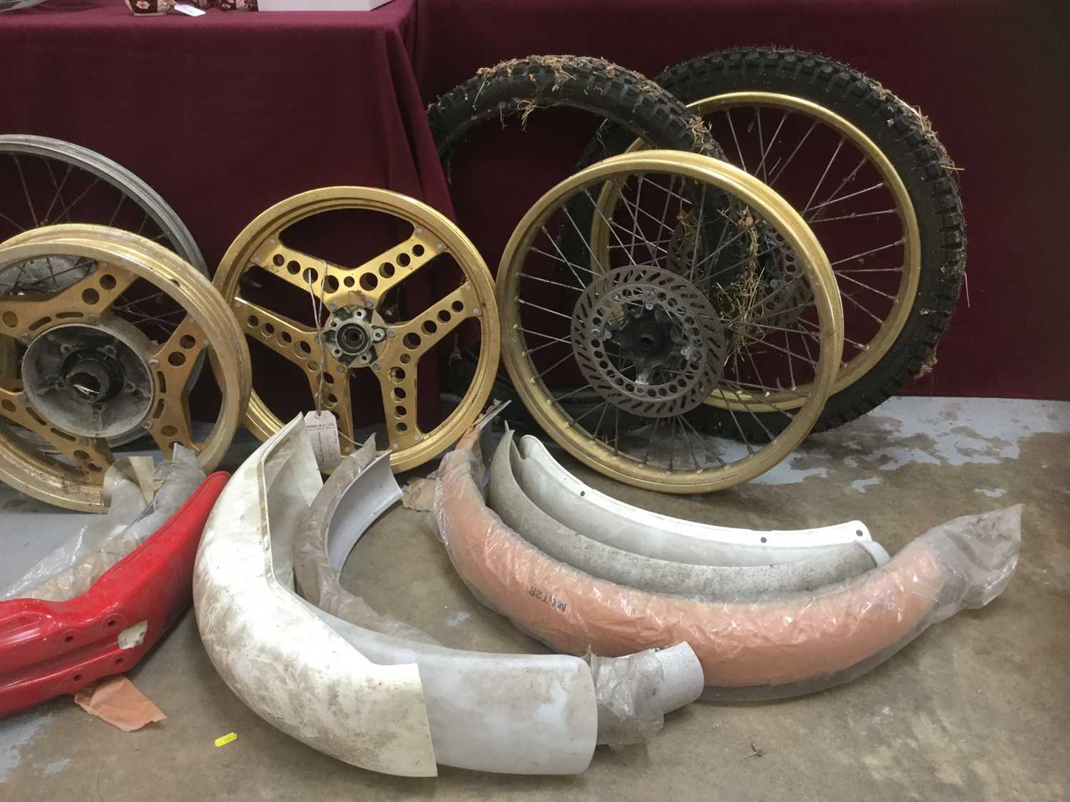 Lot of mixed motorcycle rims, tyres and mudguards - Image 3 of 3