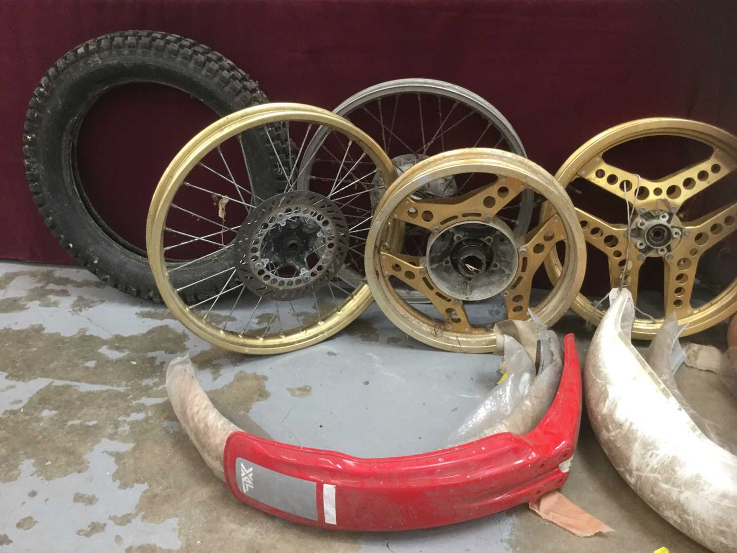 Lot of mixed motorcycle rims, tyres and mudguards - Image 2 of 3