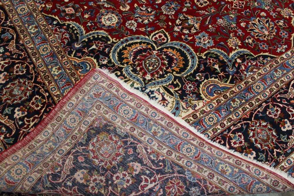 Large Kashan carpet, with meander foliate ornament on midnight blue ground in foliate meander border - Image 4 of 6