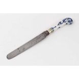 A table knife, with Bow blue and white handle, circa 1755