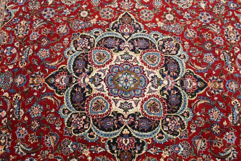 Large Kashan carpet, with meander foliate ornament on midnight blue ground in foliate meander border - Image 2 of 6