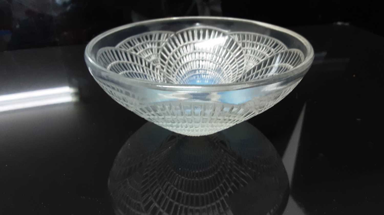 Rene Lalique Coquilles pattern opalescent glass bowl, signed on base, 12.5cm diameter - Image 2 of 4