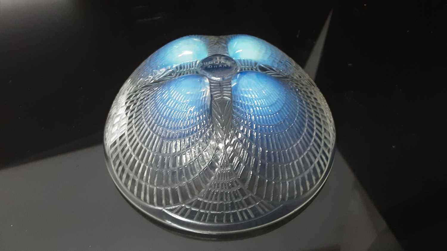 Rene Lalique Coquilles pattern opalescent glass bowl, signed on base, 12.5cm diameter - Image 4 of 4