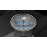Rene Lalique Coquilles pattern opalescent glass bowl, signed on base, 12.5cm diameter