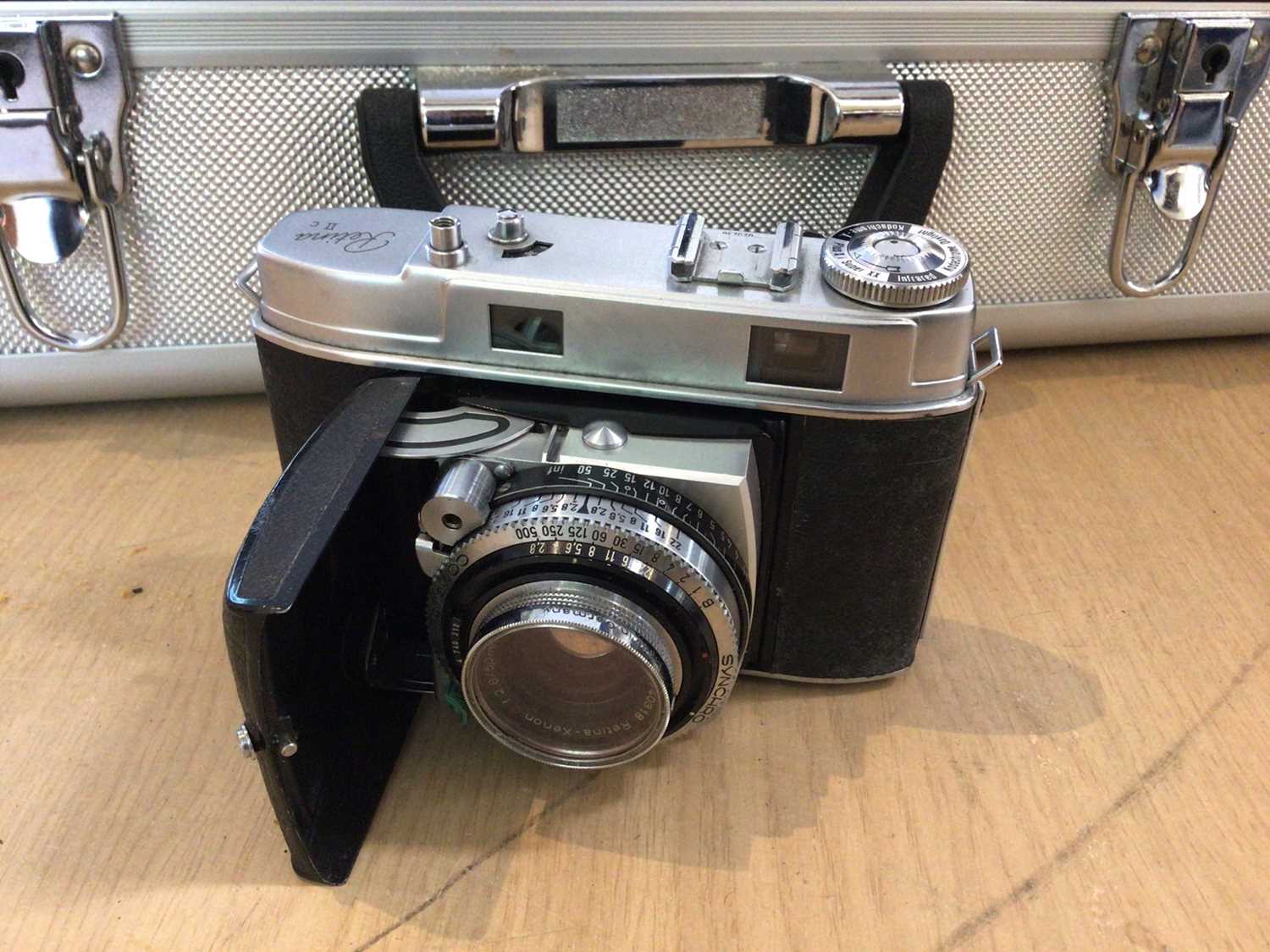 Group of cameras and lenses, including several Praktica, Kodak Retinas, Bolex cine camera, etc - Image 17 of 26