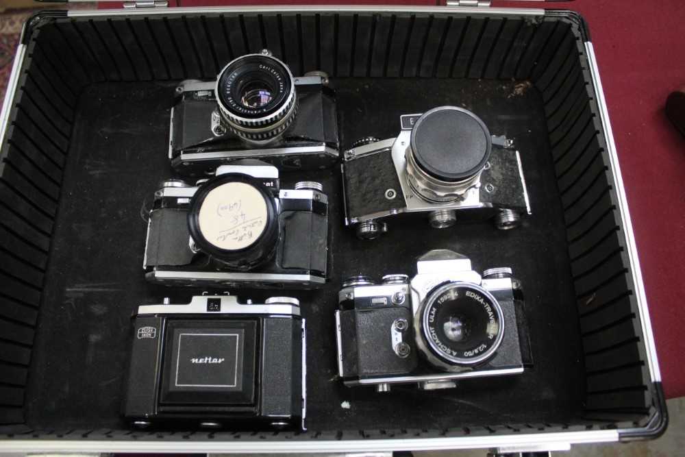 Group of cameras and lenses, including Edixa, Exakta, Zeiss, Voigtlander, etc, in two hard cases - Image 2 of 17