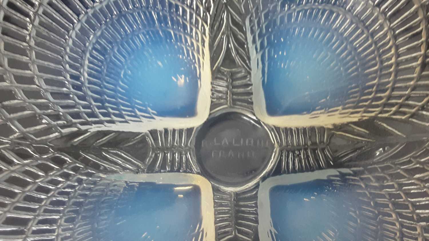 Rene Lalique Coquilles pattern opalescent glass bowl, signed on base, 12.5cm diameter - Image 3 of 4