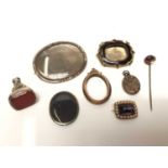 Group antique jewellery including Victorian mourning brooches, seal fob, stick pin