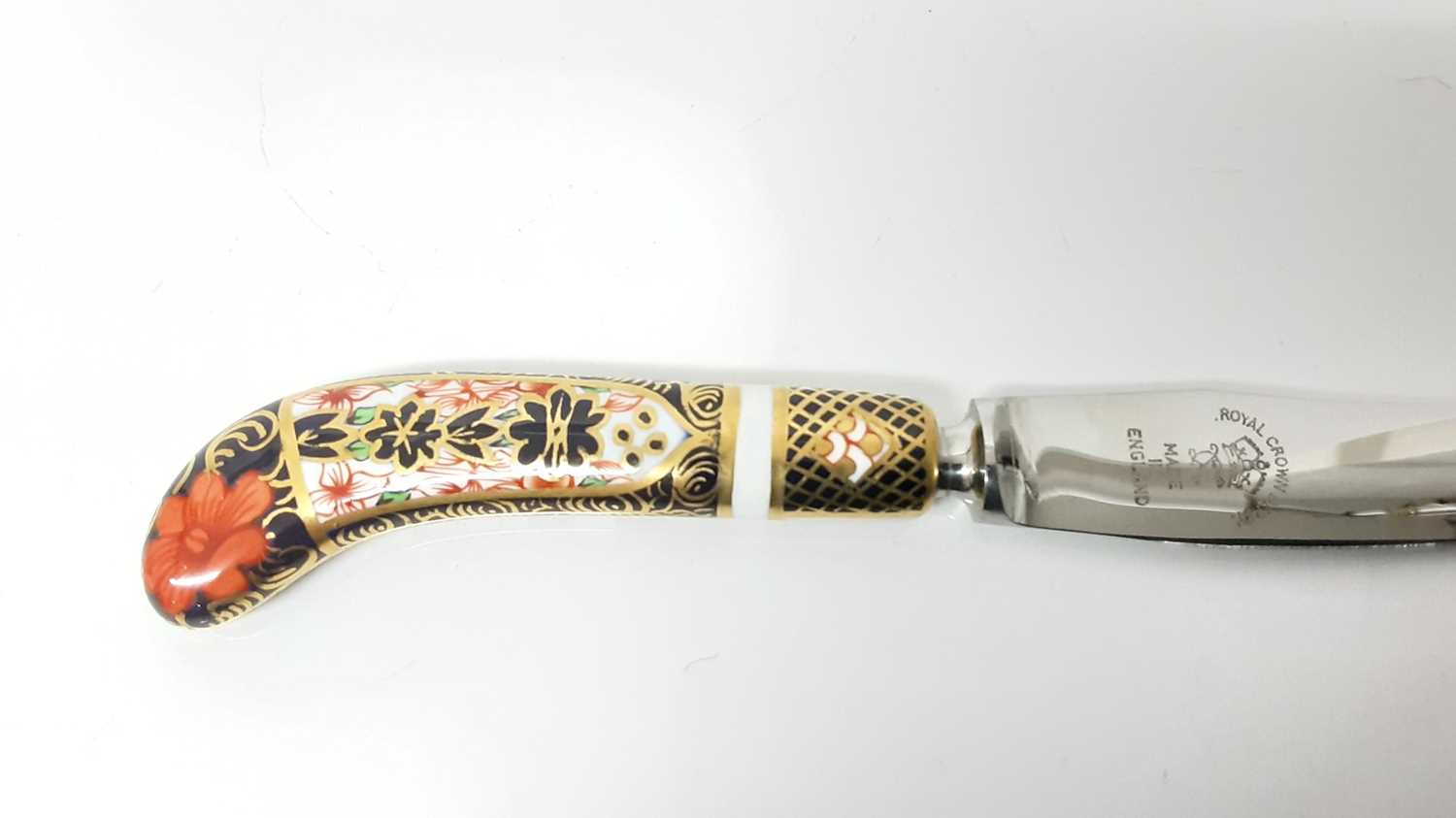 Set of six Royal Crown Derby tea knives with Imari pistol grip handles, in fitted case - Image 2 of 2