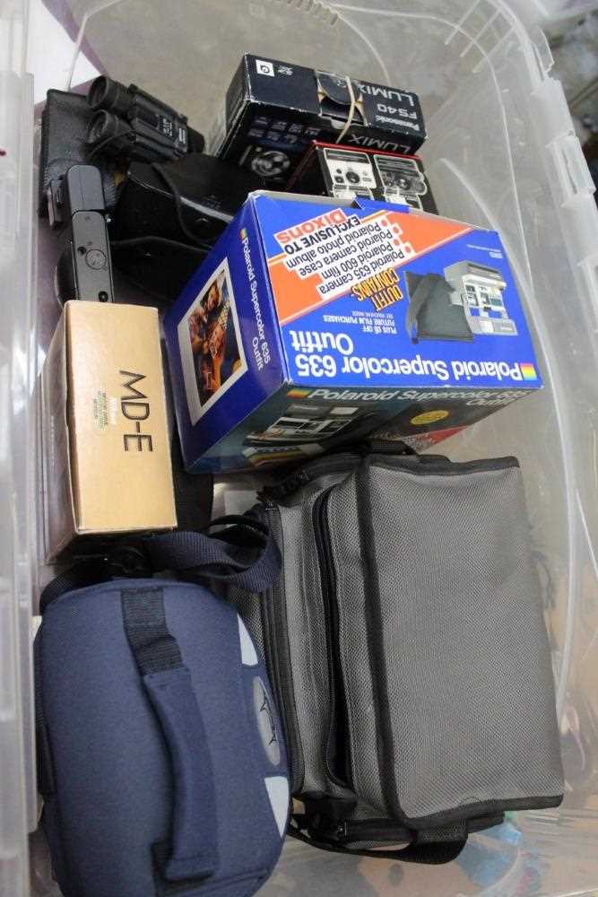Group of cameras, lenses, accessories and binoculars, including a Nikon EM, Pentax SP 1000, box came - Image 2 of 5