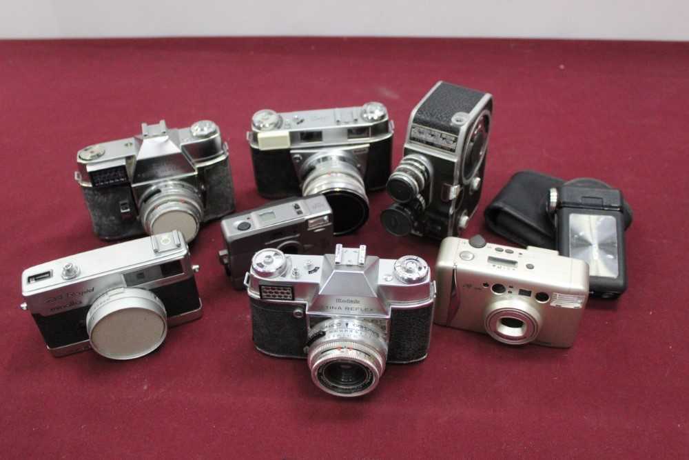 Group of cameras and lenses, including several Praktica, Kodak Retinas, Bolex cine camera, etc - Image 5 of 26