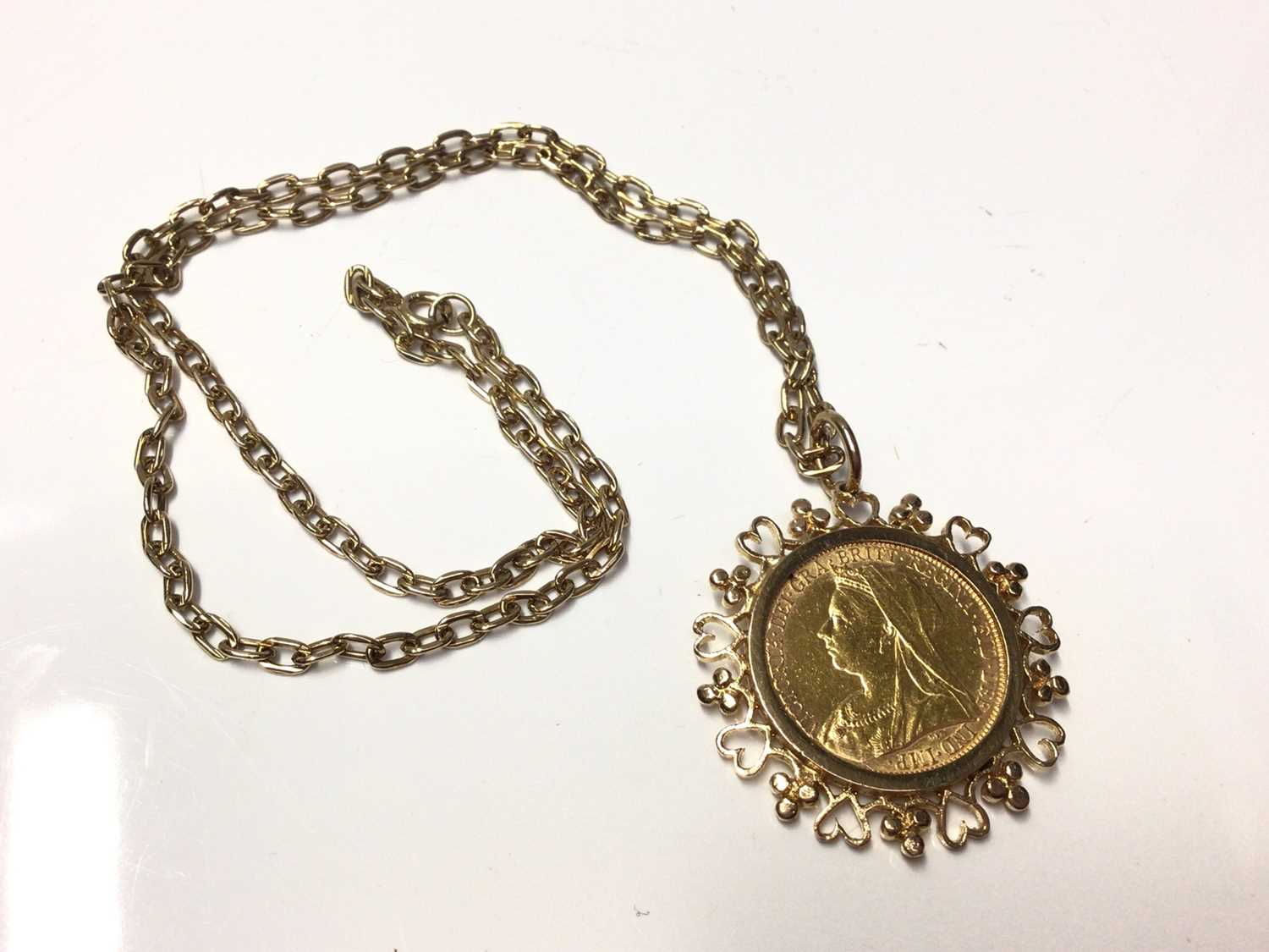 Victorian gold sovereign in 9ct gold pendant mount on chain