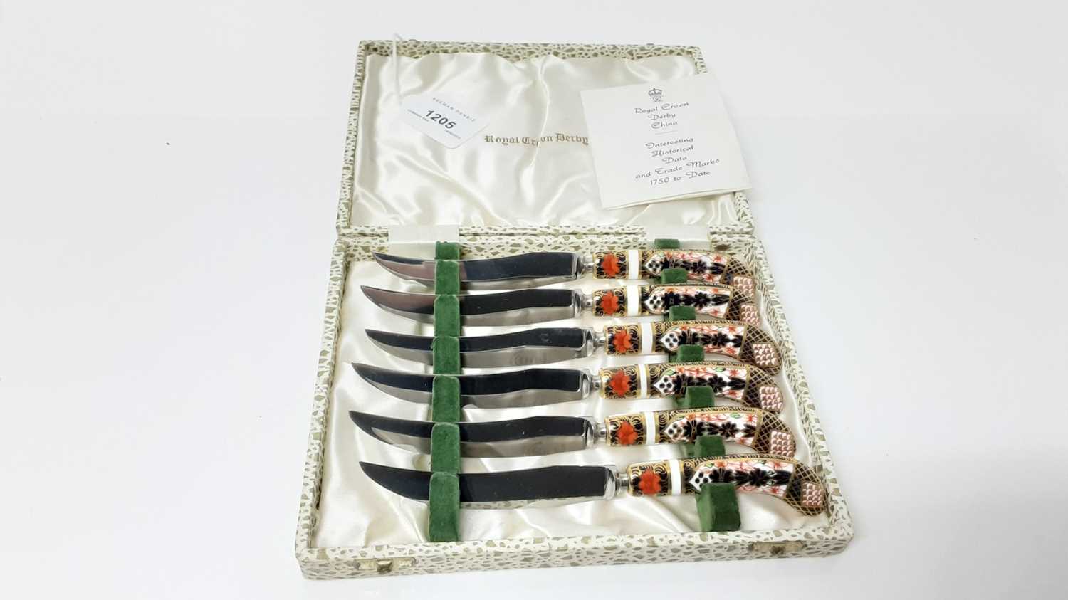 Set of six Royal Crown Derby tea knives with Imari pistol grip handles, in fitted case