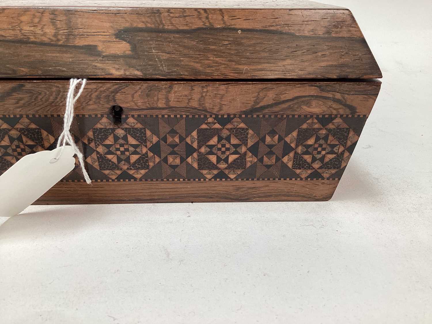 Victorian Tunbridgeware sewing box, the top with inlaid picture of a cottage, with geometric pattern - Image 3 of 10