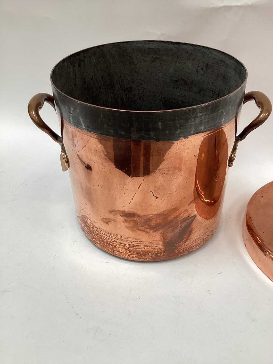 Large Victorian copper twin-handled cooking pot and cover, 33cm high including handle - Image 7 of 7