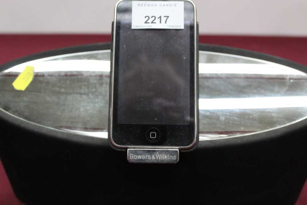 Bowers & Wilkins Zeppelin mini stereo with iPod Touch - Image 2 of 3