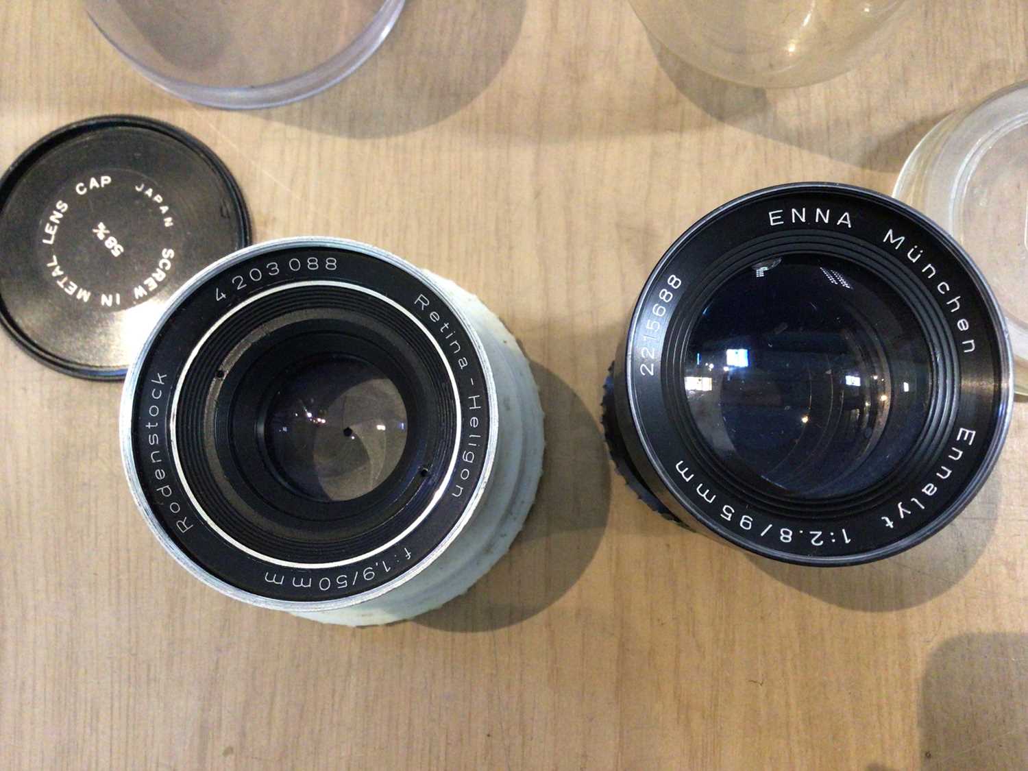 Large quantity of camera lenses and other equipment, including Dallmeyer, Voigtlander and many other - Image 18 of 26