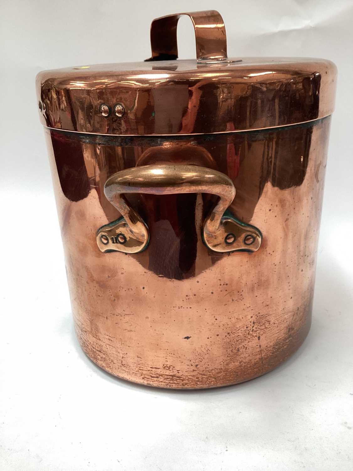Large Victorian copper twin-handled cooking pot and cover, 33cm high including handle - Image 3 of 7