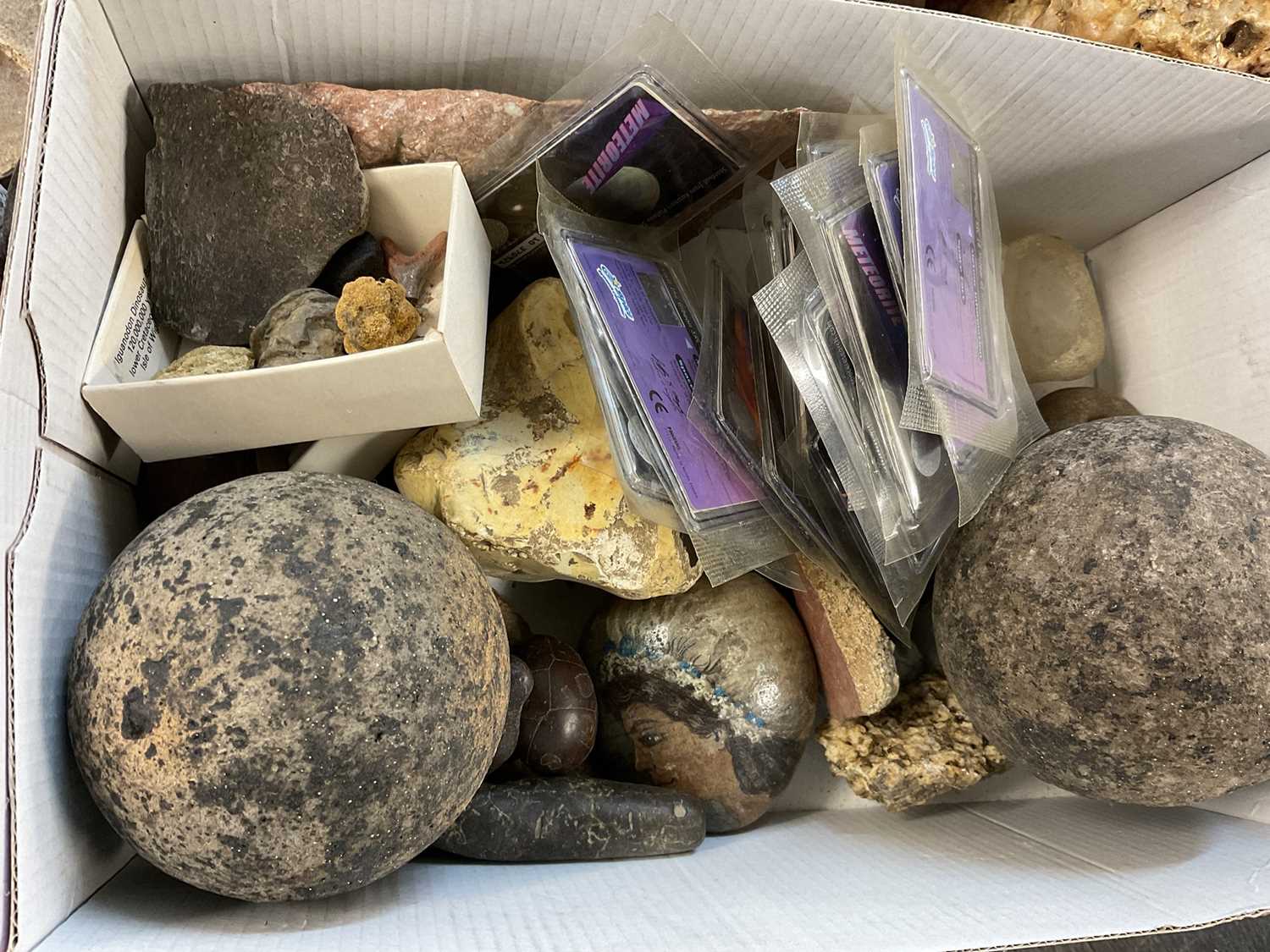Box of rock specimens - Image 5 of 5