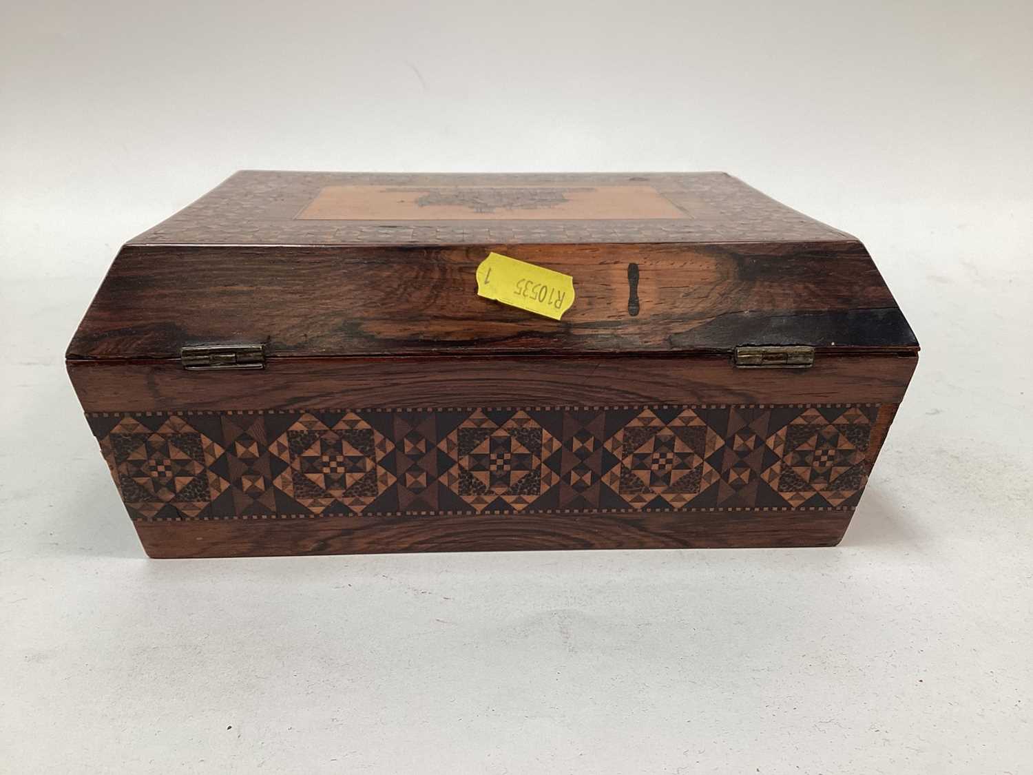 Victorian Tunbridgeware sewing box, the top with inlaid picture of a cottage, with geometric pattern - Image 5 of 10