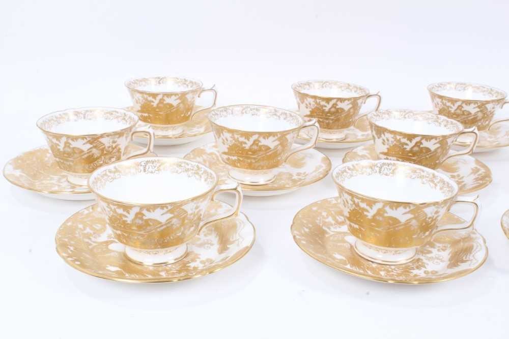 Set of twelve Royal Crown Derby Gold Aves tea cups and saucers - Bild 2 aus 10