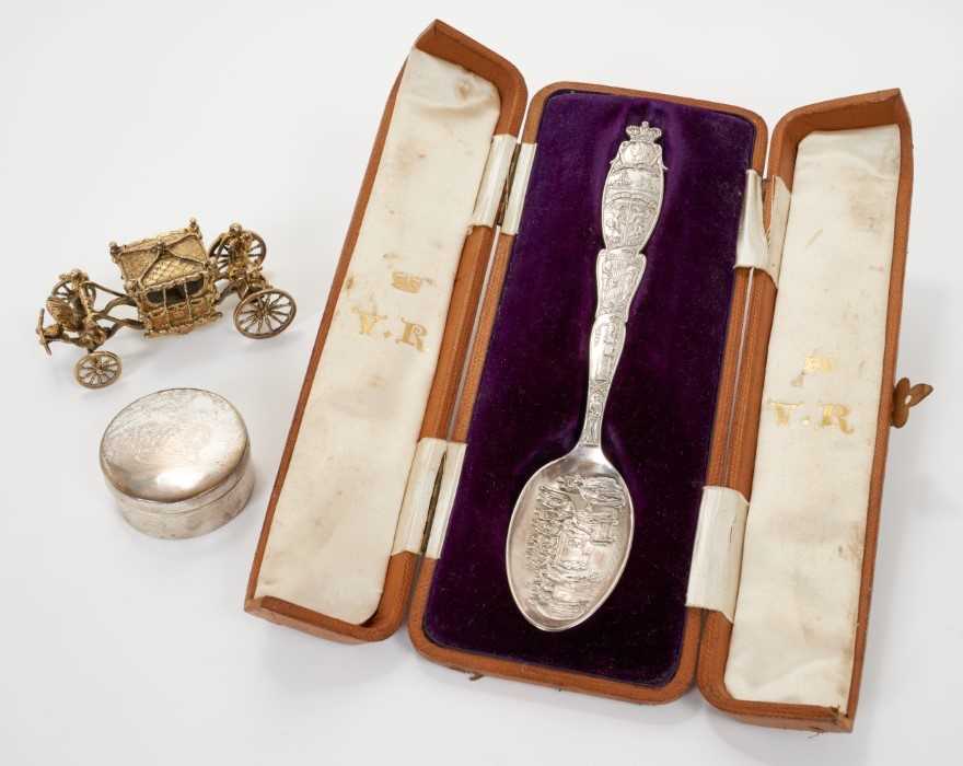 The Diamond Jubilee of H.M. Queen Victoria 1897, good quality silver commemorative spoon decorated w - Image 2 of 2