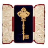 Fine quality Edwardian silver gilt key presented to The Right Honourable Thomas Shaw KC, MP Lord Adv