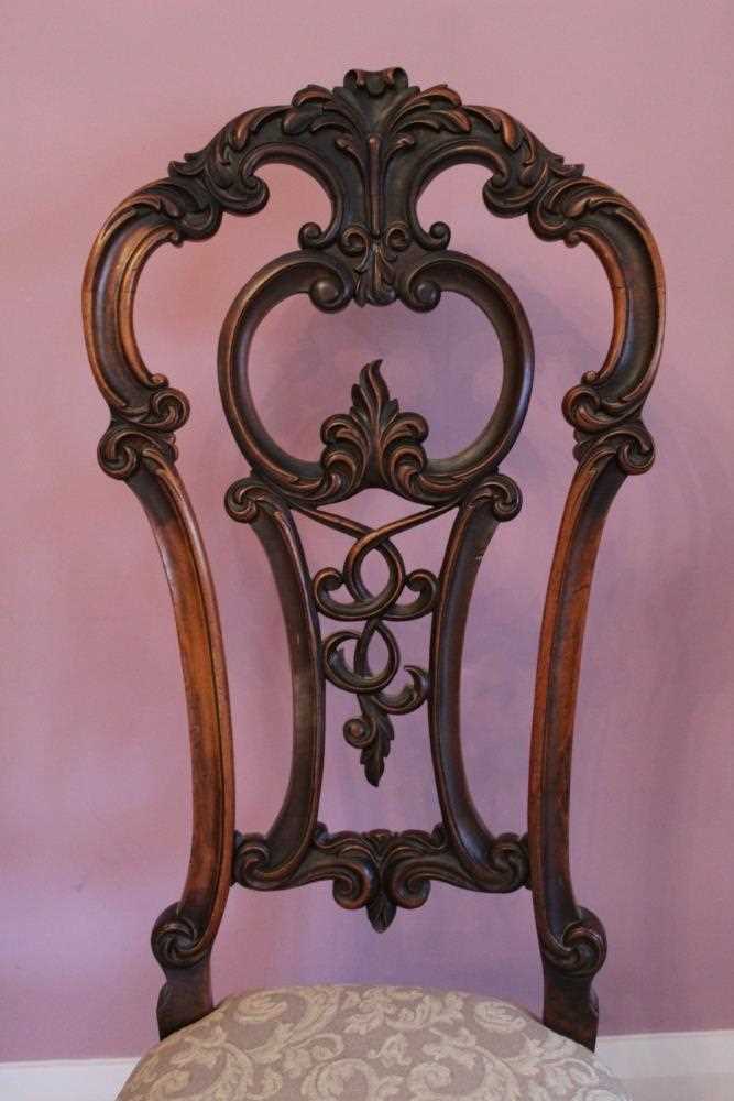 Victorian mahogany high back side chair with pierced scroll back, padded seat on cabriole legs - Bild 2 aus 4