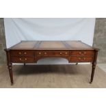 Fine quality mahogany library table in the manner of Waring and Gillows